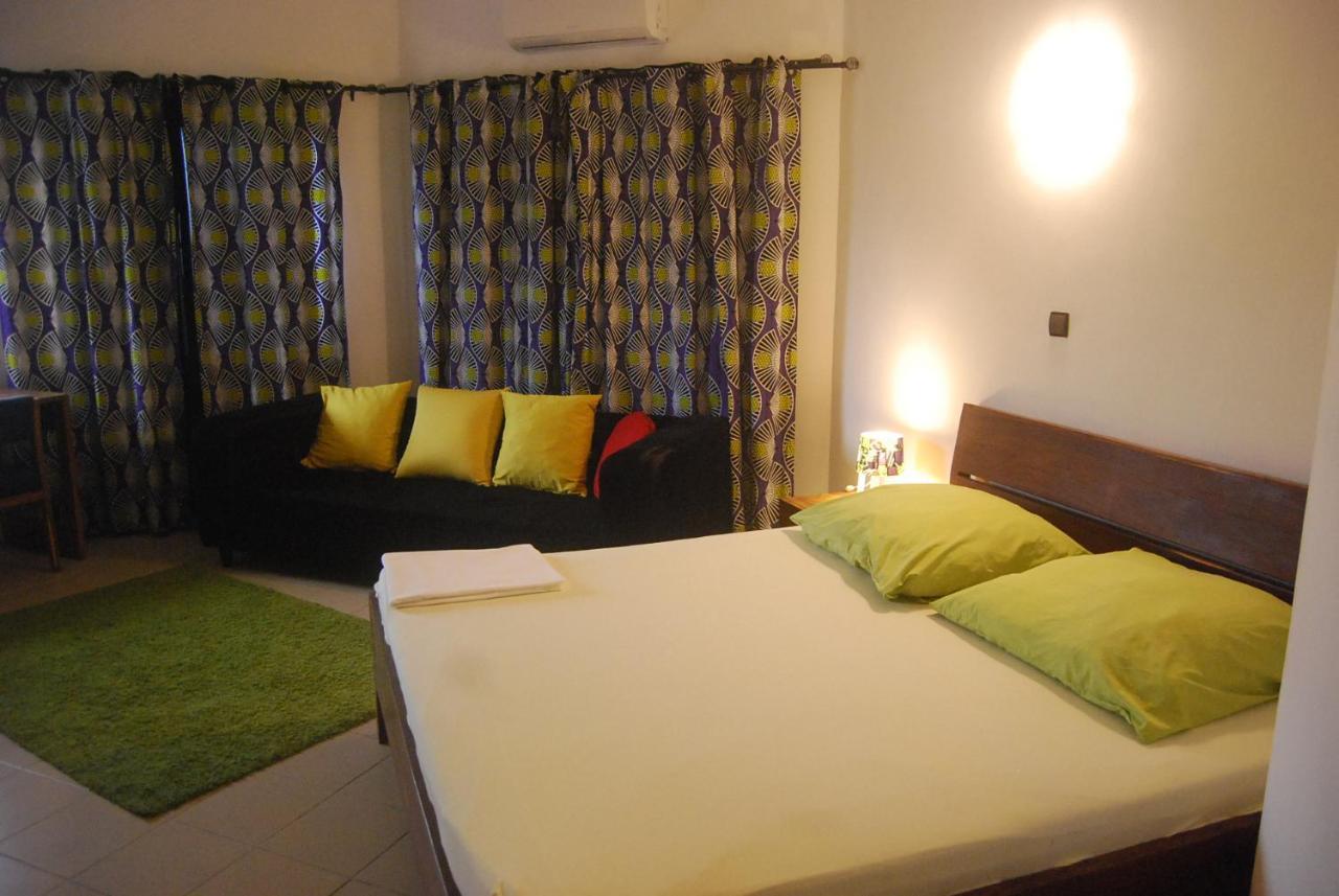 Karls Guesthouse 코토누 외부 사진