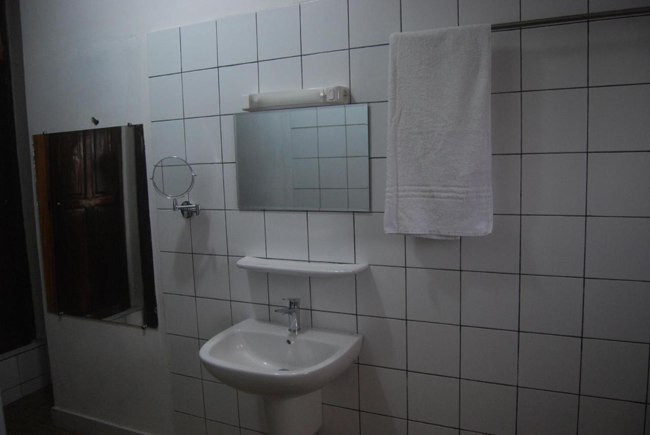 Karls Guesthouse 코토누 외부 사진