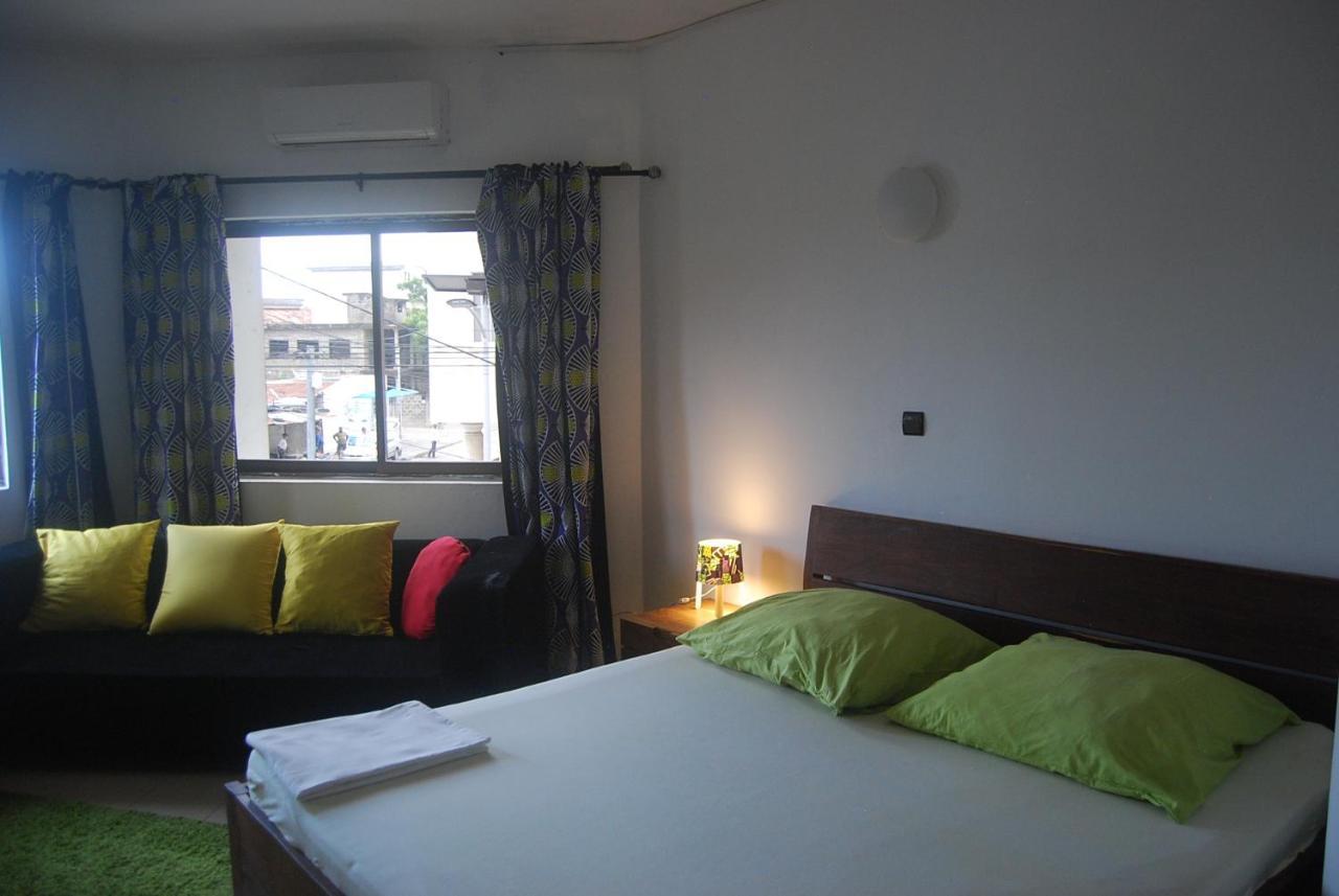 Karls Guesthouse 코토누 외부 사진
