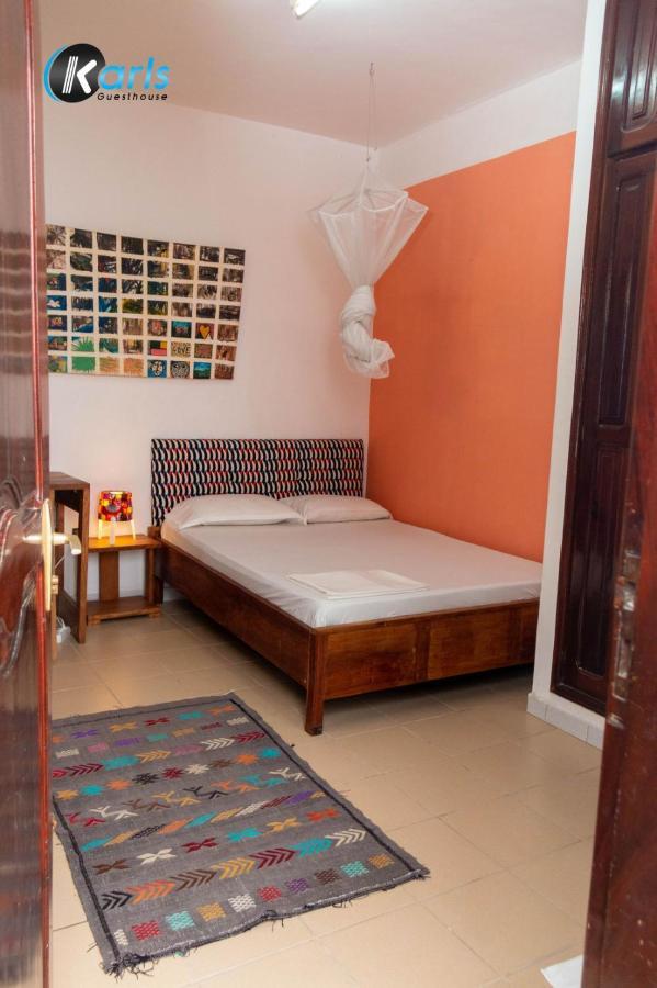 Karls Guesthouse 코토누 외부 사진
