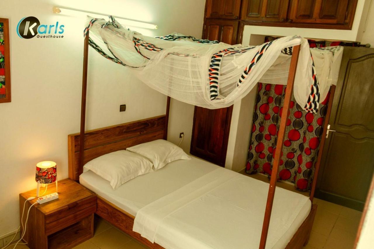 Karls Guesthouse 코토누 외부 사진