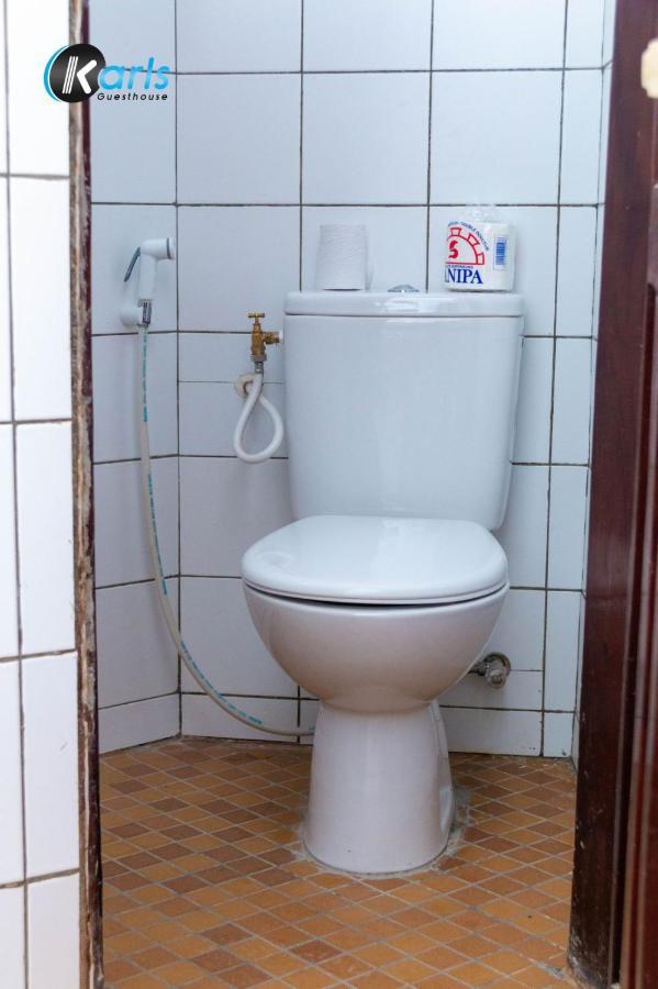 Karls Guesthouse 코토누 외부 사진