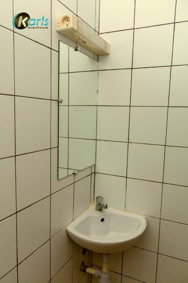 Karls Guesthouse 코토누 외부 사진