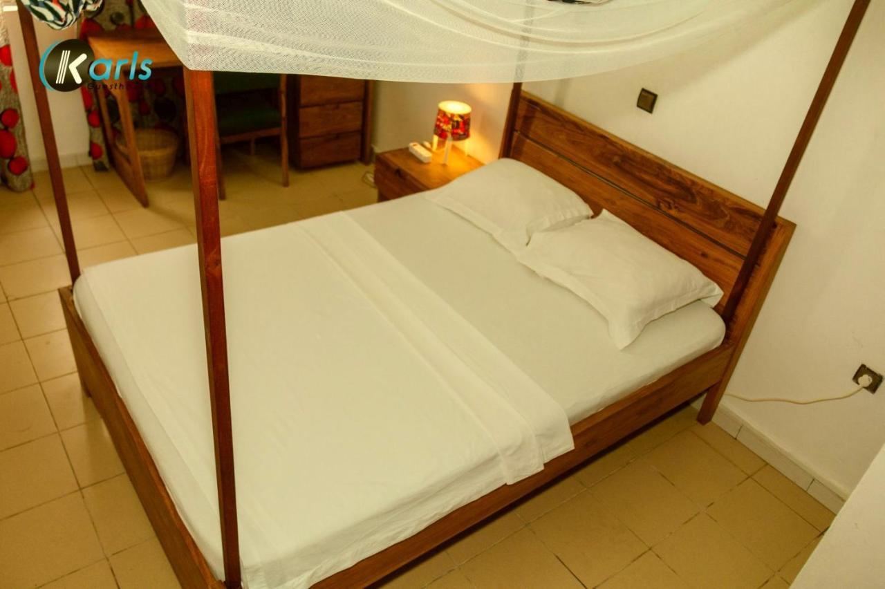 Karls Guesthouse 코토누 외부 사진