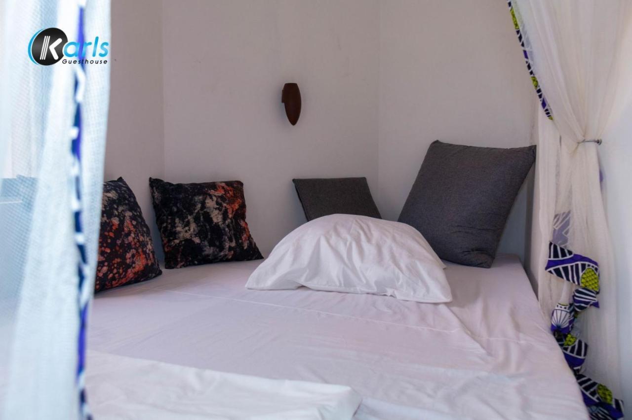 Karls Guesthouse 코토누 외부 사진