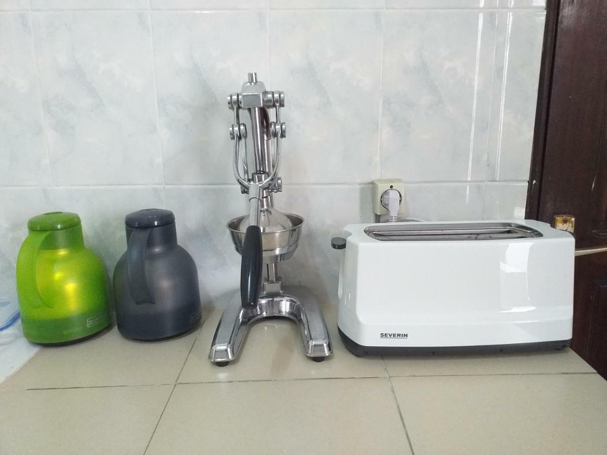 Karls Guesthouse 코토누 외부 사진